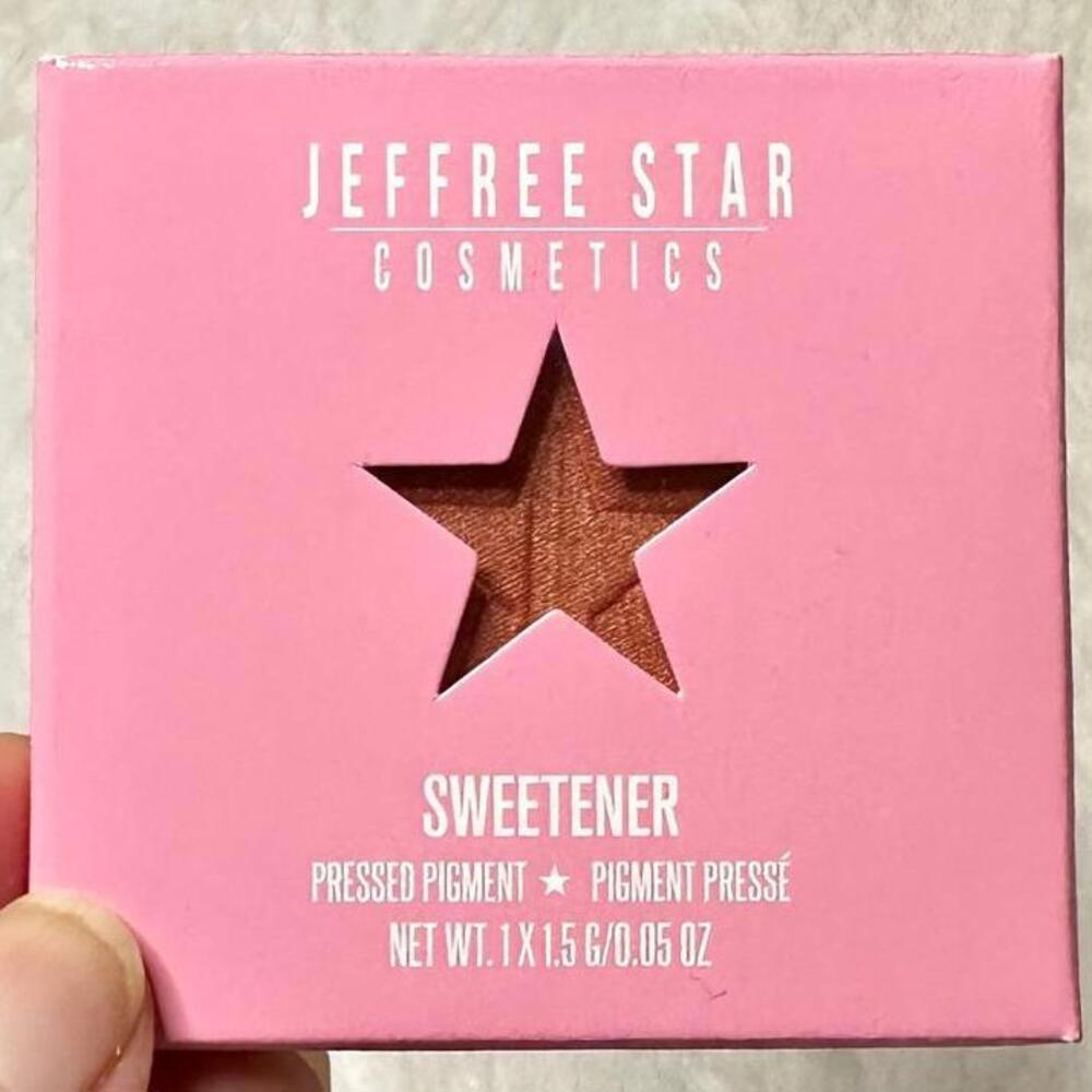 NIB Jeffree Star Pressed Pigment Artistry Single in Sweetener 1.5g